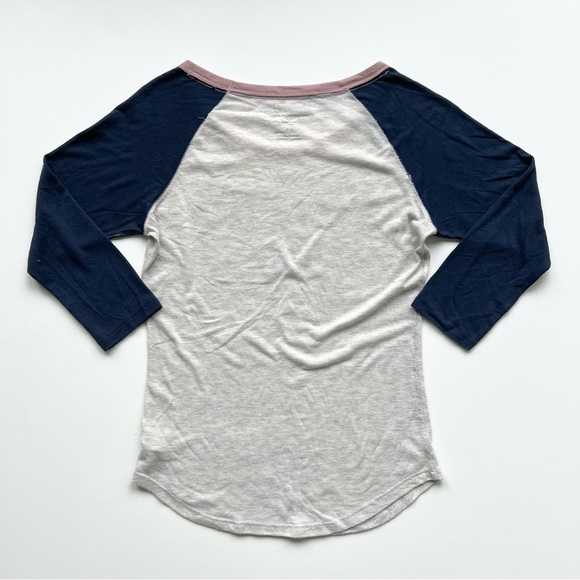 American Eagle Outfitters Grey and Blue “Friend Me” Baseball T-Shirt, Small - Picture 5 of 9